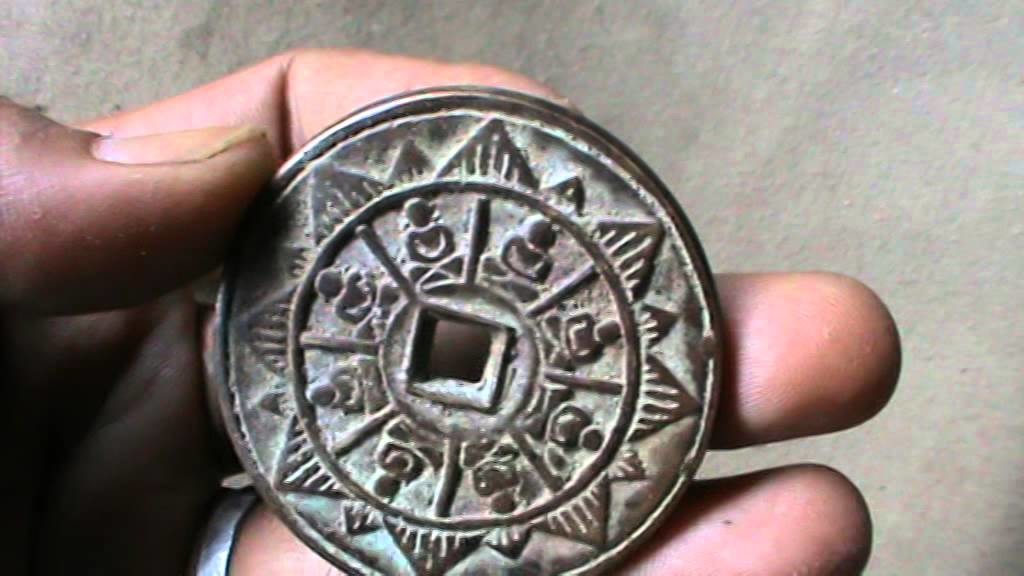 lambang majapahit pada koin kuno