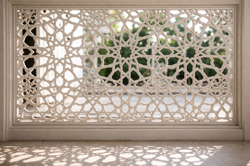 GRC krawangan panel berlubang geometris untuk ventilasi dan estetika bangunan